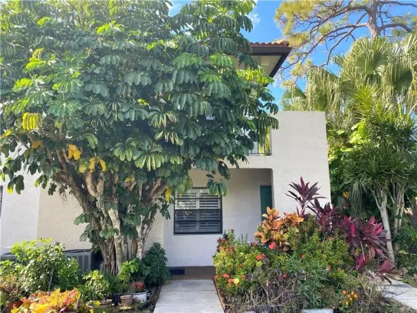 21766 Cypress Drive 20-g, Boca Raton, FL 33433