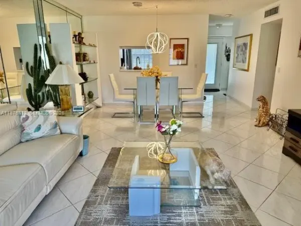 1025 SE 4th Avenue 101, Dania Beach, FL 33004