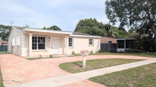 541 N 68th Way, Hollywood, FL 33024