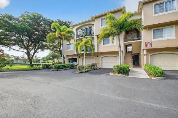 600 Crestwood Court N 607, Royal Palm Beach, FL 33411