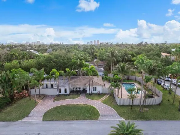 1900 NE 16th Terrace, Fort Lauderdale, FL 33305