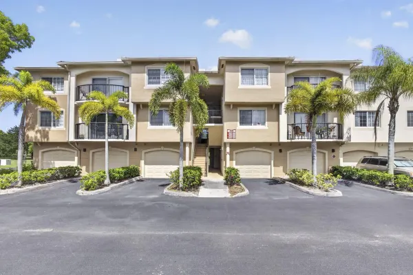 800 S Crestwood Ct Court S 809, Royal Palm Beach, FL 33411