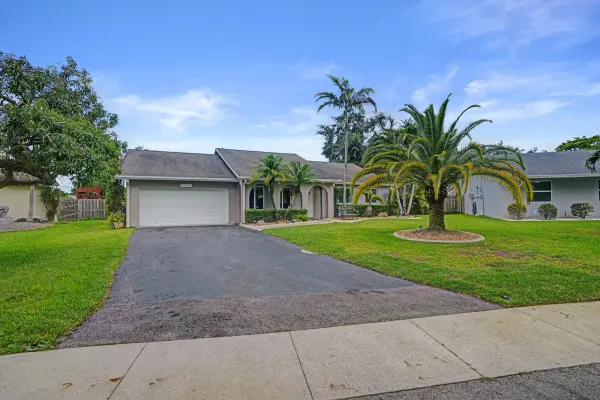 10141 SW 49th Court, Cooper City, FL 33328