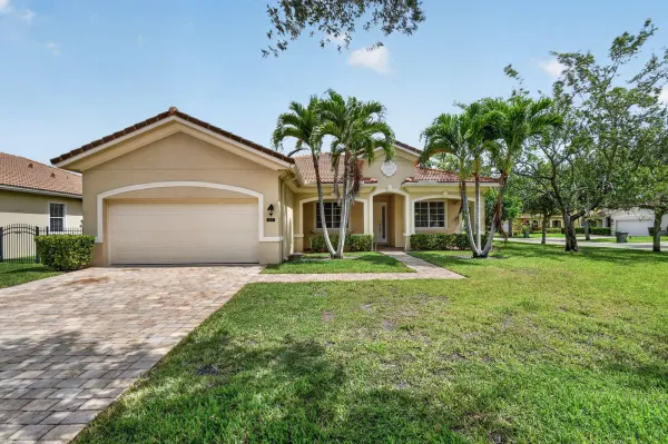 6810 Osage Circle, Greenacres, FL 33413