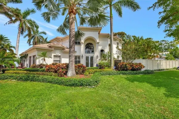 2844 NE 26th Avenue, Lighthouse Point, FL 33064