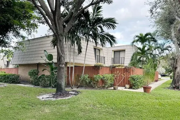 1700 Embassy Drive 504, West Palm Beach, FL 33401