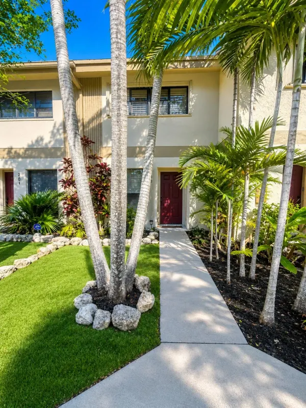 3062 S Oakland Forest Drive 203, Oakland Park, FL 33309