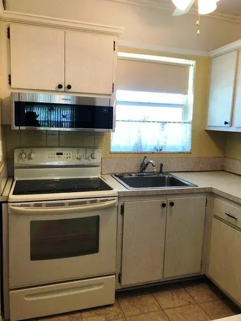 1115 Lake Terrace 210, Boynton Beach, FL 33426