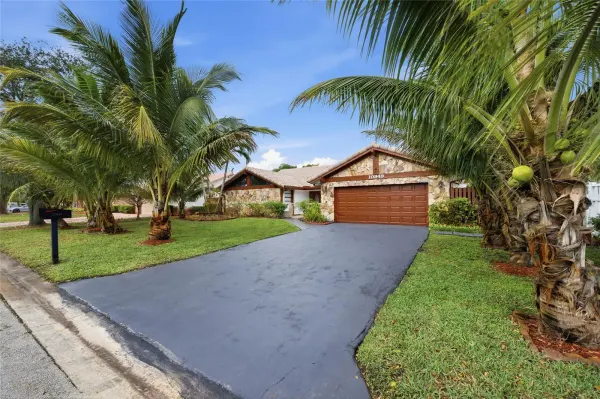 10949 NW 1st Manor, Coral Springs, FL 33071