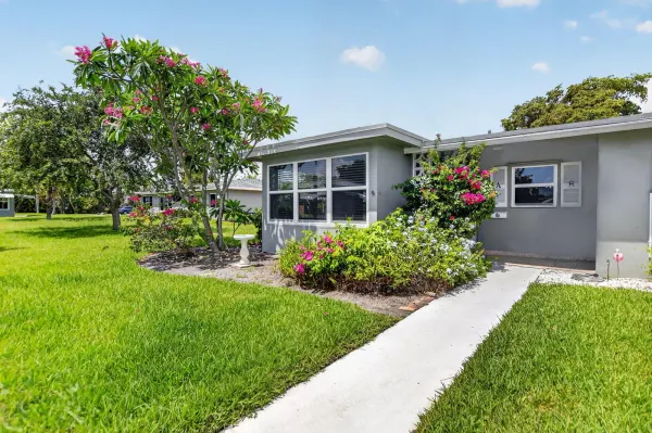 912 South Drive A, Delray Beach, FL 33445