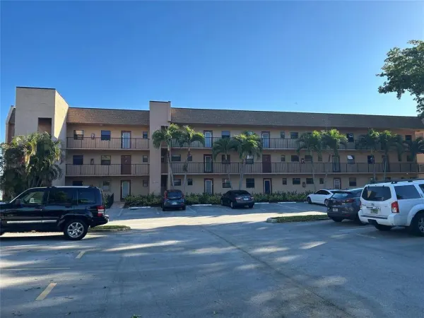 10303 Sunrise Lakes Boulevard 205, Sunrise, FL 33322