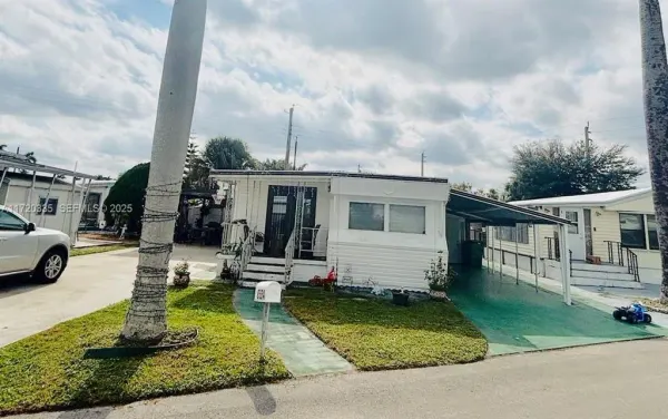 8564 SW 15th Court, Davie, FL 33324