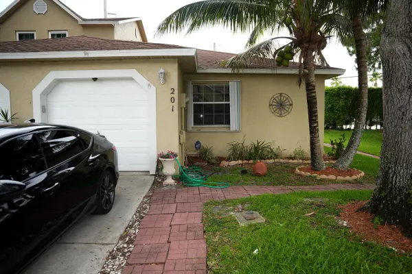 201 Maplewood Drive 201, Greenacres, FL 33415