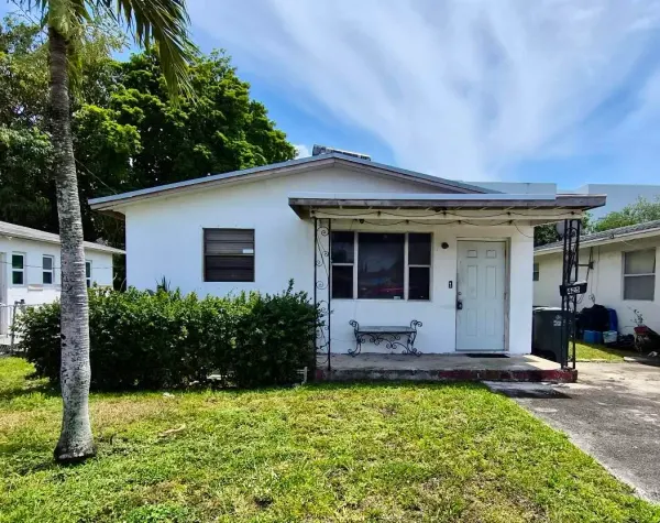425 NW 6th Street, Hallandale Beach, FL 33009