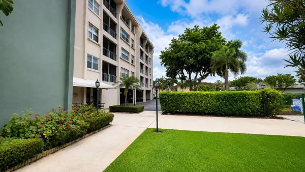505 Spencer Drive 309, West Palm Beach, FL 33409