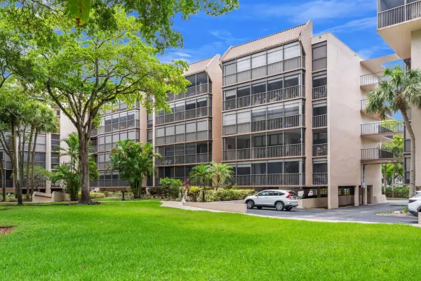 2816 N 46 Avenue J482, Hollywood, FL 33021