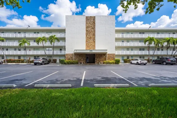 205 SE 11th Terrace 403, Dania Beach, FL 33004