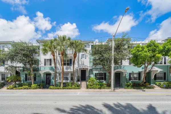 375 E Mallory Circle, Delray Beach, FL 33483