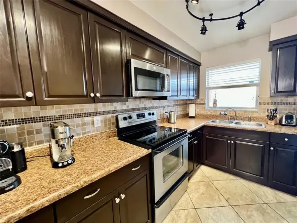 160 NE 8th Avenue 1b, Hallandale Beach, FL 33009