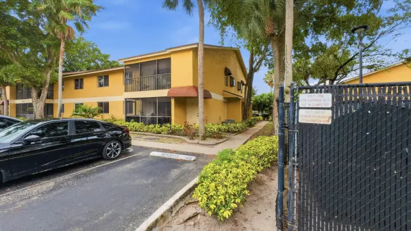 3031 N Oakland Forest Drive 201, Oakland Park, FL 33309