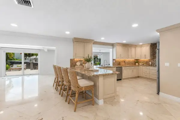 4230 NE 24th Avenue, Lighthouse Point, FL 33064