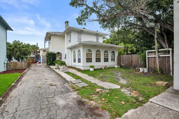 821 Omar Road, West Palm Beach, FL 33405