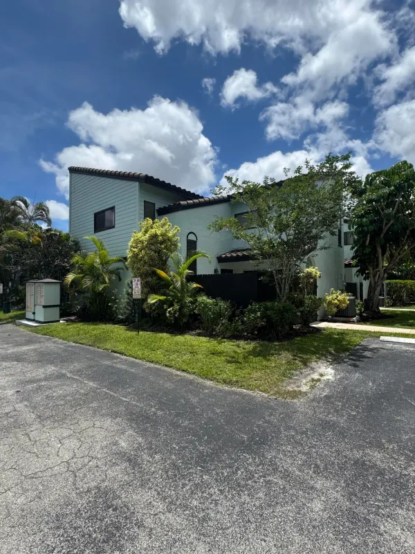 22300 Pineapple Walk Drive, Boca Raton, FL 33433