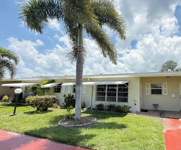 200 Pine Point Drive B, Boynton Beach, FL 33435
