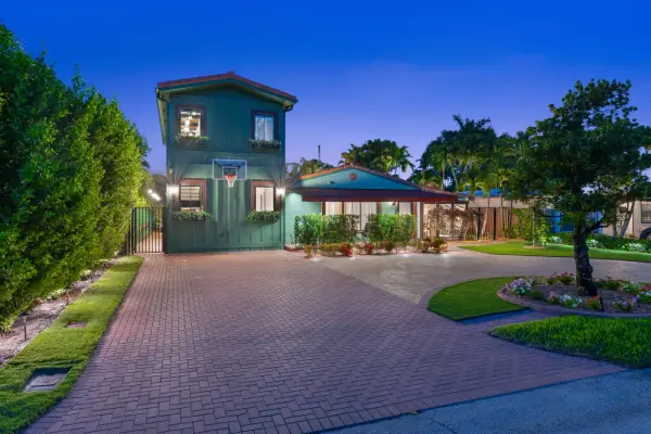 1720 NE 17th Avenue, Fort Lauderdale, FL 33305