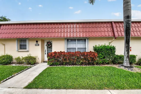 300 Cape Cod Circle, Lake Worth, FL 33467