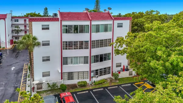 4270 NW 40th Street 401, Lauderdale Lakes, FL 33319