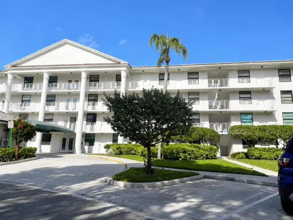 3516 Whitehall Drive 105, West Palm Beach, FL 33401