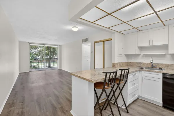 7300 NW 17th Street 207, Plantation, FL 33313
