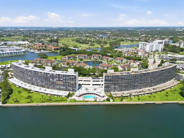124 Lakeshore Drive 8280, North Palm Beach, FL 33408