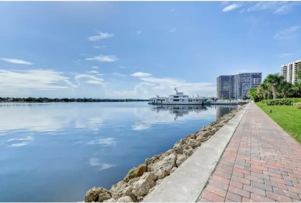 124 Lakeshore Drive 8280, North Palm Beach, FL 33408