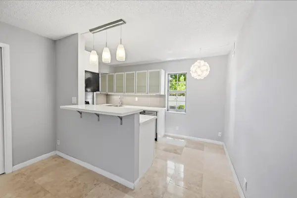 905 NE 28th Street 206, Wilton Manors, FL 33334