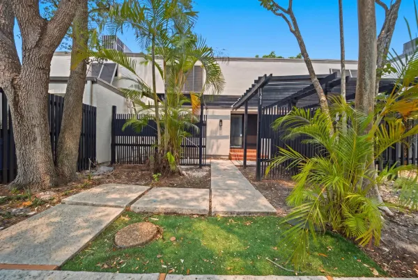 1391 E Golfview Drive 1391, Pembroke Pines, FL 33026