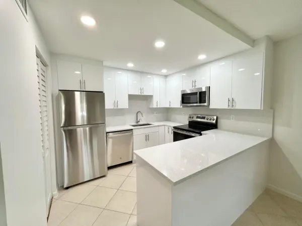 418 Pine Glen Lane C-1, Greenacres, FL 33463
