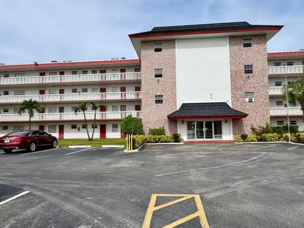 4140 NW 44th Avenue 411, Lauderdale Lakes, FL 33319
