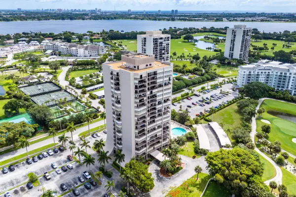2425 Presidential Way Ph5, West Palm Beach, FL 33401