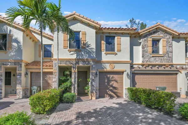6977 Broadland Way, Coconut Creek, FL 33073