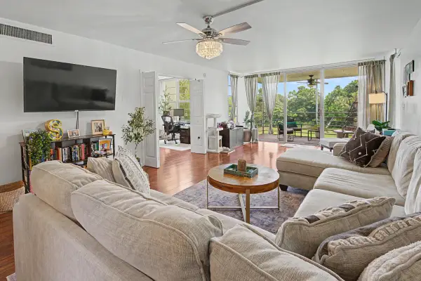 3930 Oaks Clubhouse Drive 304, Pompano Beach, FL 33069