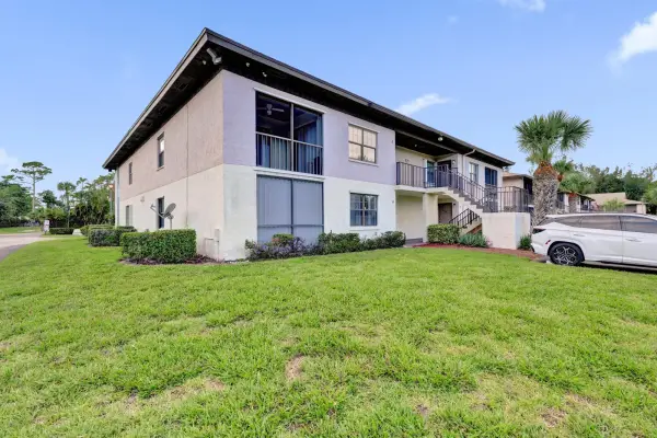 4225 S 57th Avenue E, Greenacres, FL 33463