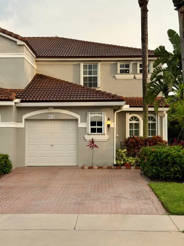 8302 Vía Serena, Boca Raton, FL 33433