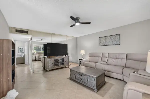 942 Normandy T Trail 942, Delray Beach, FL 33484
