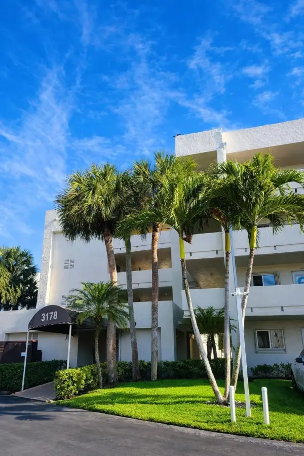 3178 Via Poinciana 303, Lake Worth, FL 33467