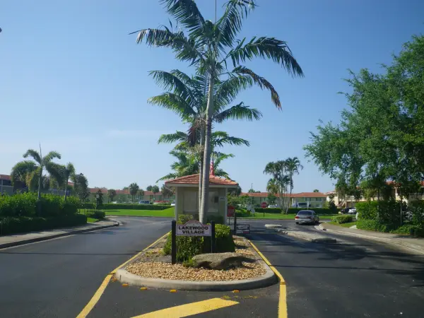 902 Twin Lakes Drive 8-i, Coral Springs, FL 33071