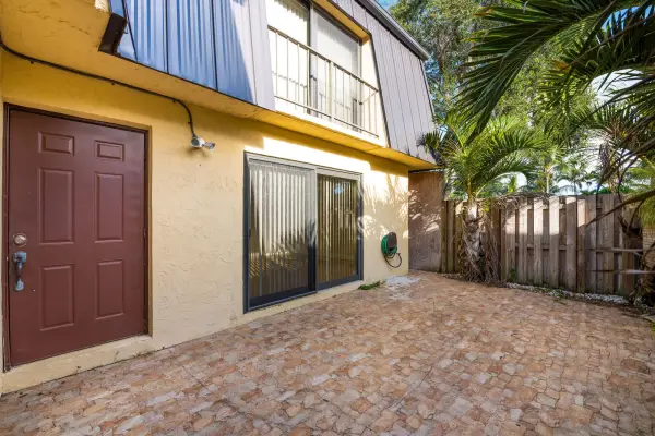 2471 Waterside Drive, Lake Worth, FL 33461