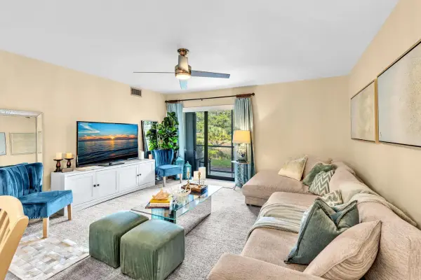 912 SW 9th Street Circle 105, Boca Raton, FL 33486