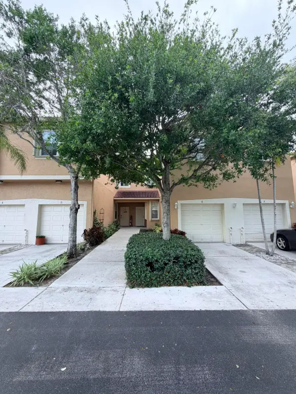 154 Village Boulevard E, Tequesta, FL 33469
